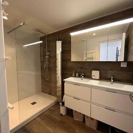 Apartment 2 Pieces A Avec Balcon Et Climatisation - Fr-1-338-625 *